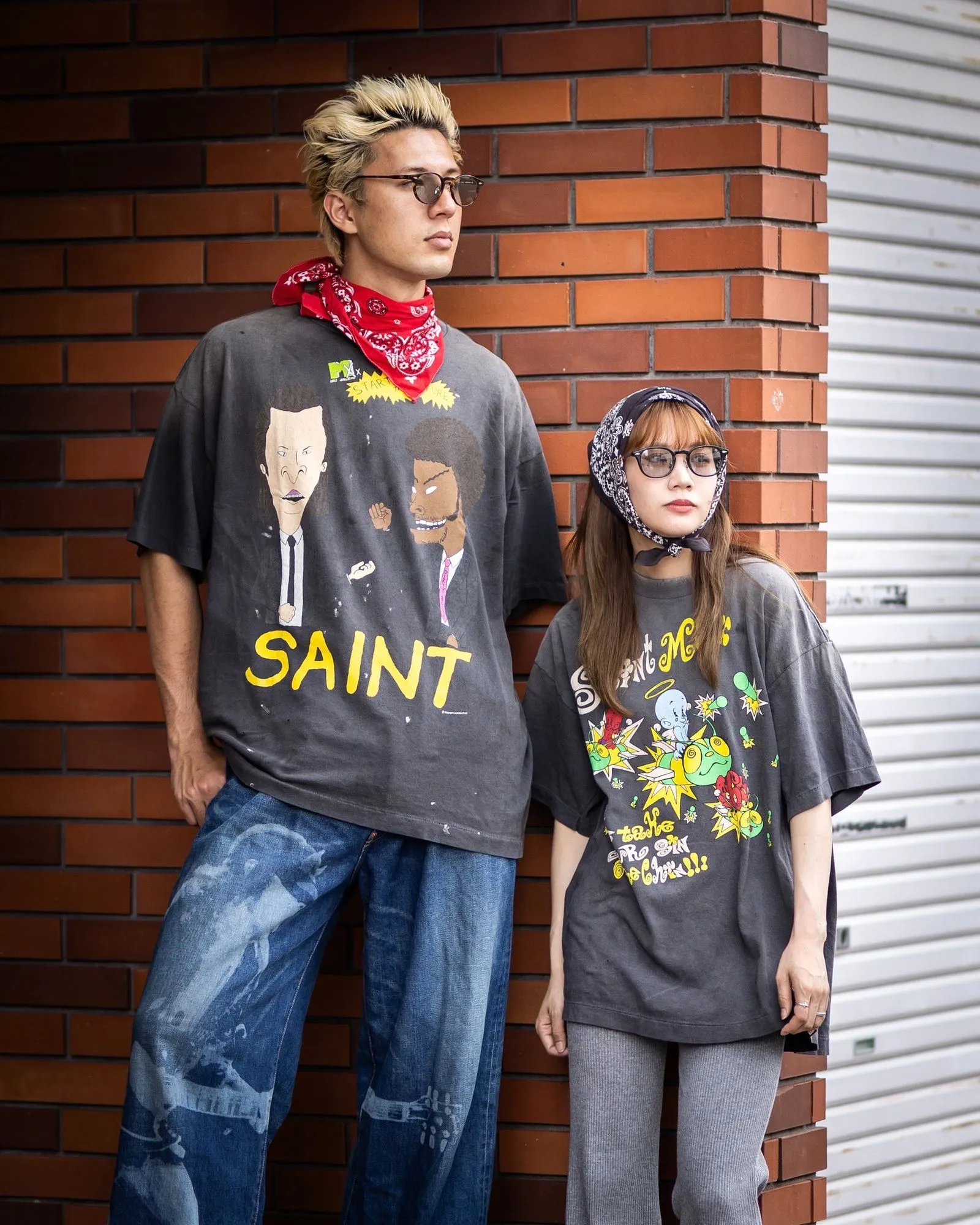 SAINT Mxxxxxx RAPTURE SS TEE/BLK Beavis and Butt-Head anime character TEE. Washed black S-XL. The print is from the characters of the American classic animation "Beavis and Butt-Head". It also pays tribute to the two classic killer characters in "Pulp Fiction". It is very witty and humorous. The whole garment is washed again.